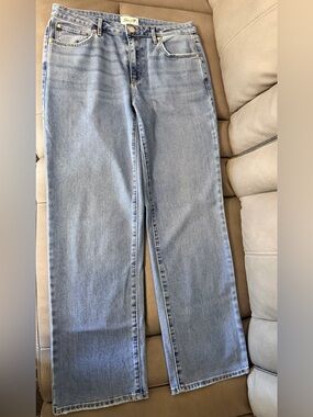 Seven7 Light Wash Straight-Leg Women's Jeans